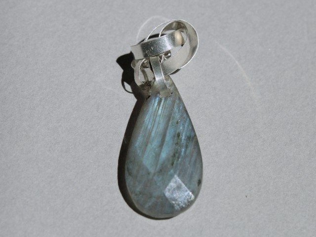Labrado Pendant top'15
